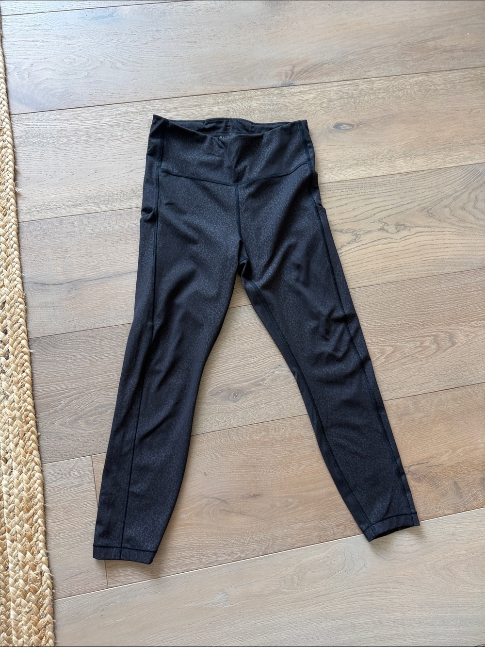 Women’s Athleta Black Active Ultimate Stash Pocket Leggings